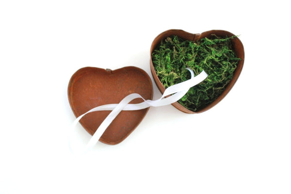 Rustic Ring Box . wedding ring box . ring bearer box . heart shaped box . fall wedding decor . ring pillow alternative . moss wedding decor
