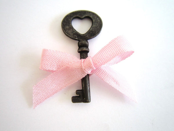 25 Heart Key Charms