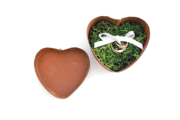Rustic Ring Box . wedding ring box . ring bearer box . heart shaped box . fall wedding decor . ring pillow alternative . moss wedding decor