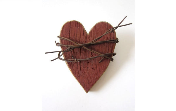 Rustic Heart . Red Heart . Wooden Heart Wall Decor . barbed wire art - 5th anniversary gift - rustic wedding decor . rustic home decor